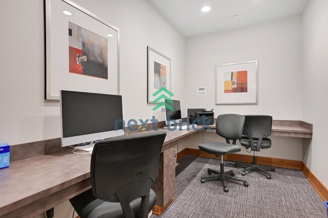 Building Photo - Spacious 1 Bedroom + Den in Canal Station Prime Ballard Location!