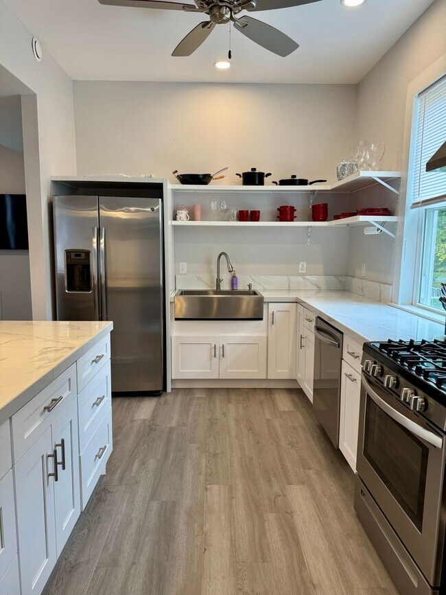 Building Photo - Charming Home in Pembroke with Yard & Storage