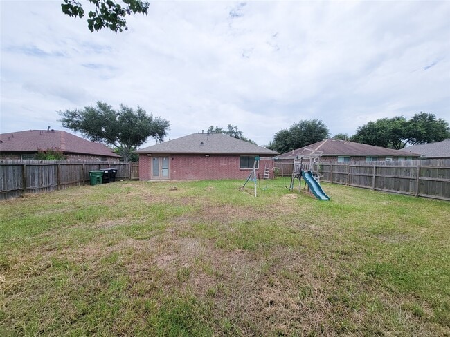 Building Photo - 16006 Hiram Clarke Rd