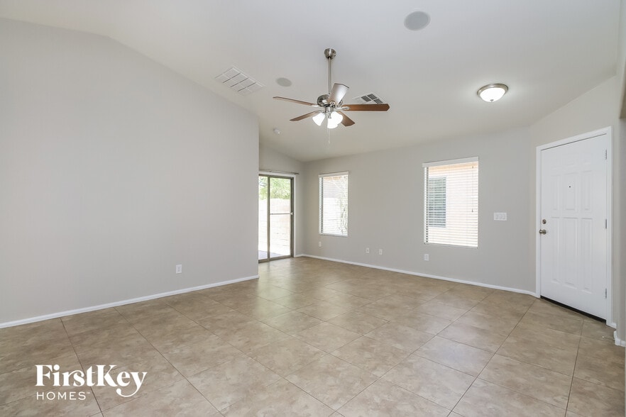 Building Photo - 4186 E Aragonite Ln