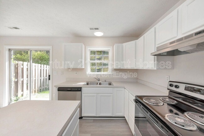 Building Photo - 9907 Warwick Pl