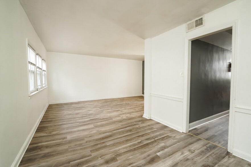 Building Photo - 14 S Rodney Dr