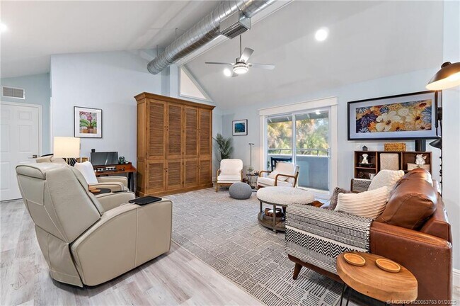 Building Photo - 310 SE Denver Ave