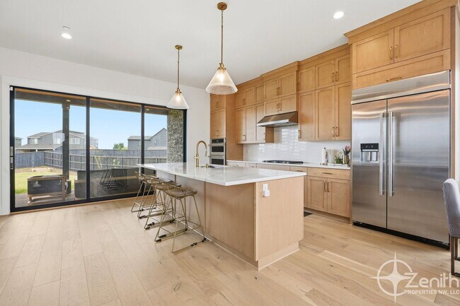 Building Photo - 382 W Fir Lp
