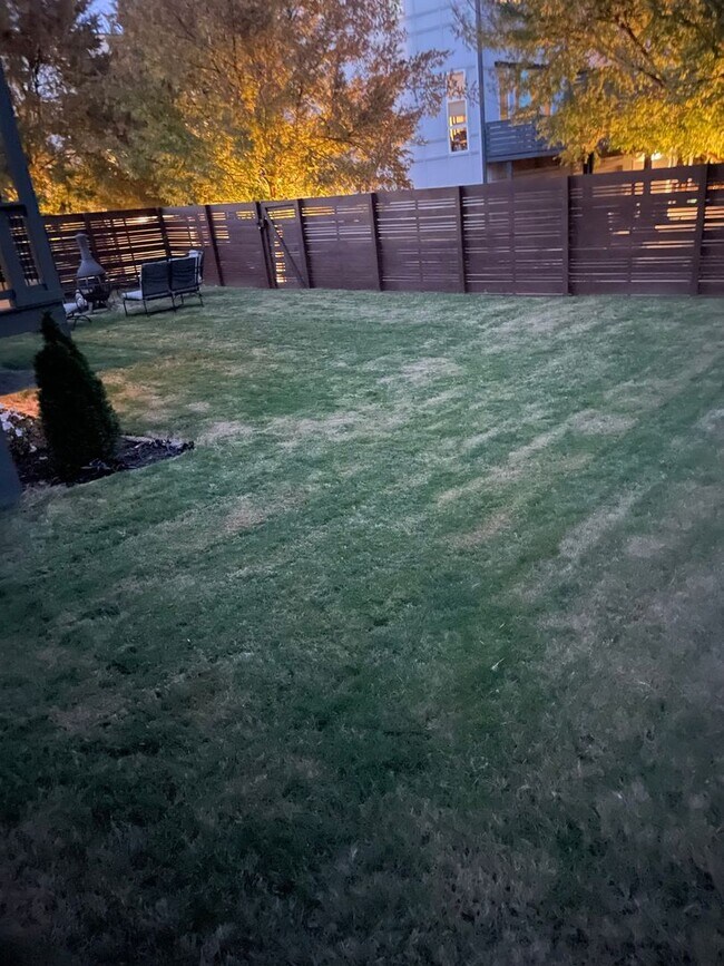 Building Photo - 239 Lowry St NE