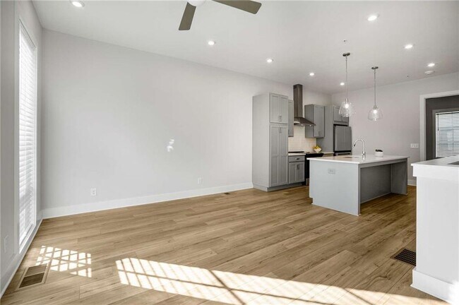 Building Photo - 1293 Longreen Ter NW