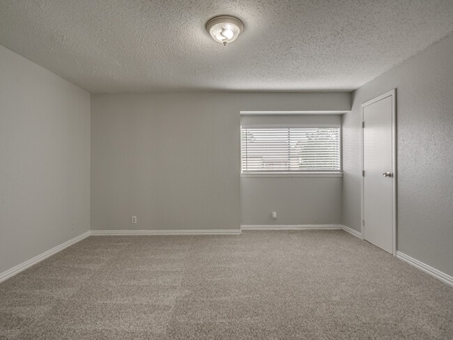 Shoreline Apartments - Bedroom - Shoreline Apartments