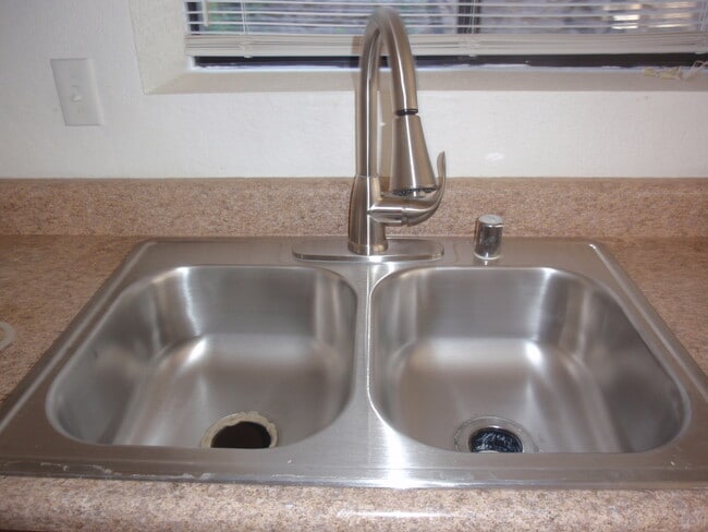 Building Photo - COMING SOON: Three Bedroom Home for Rent