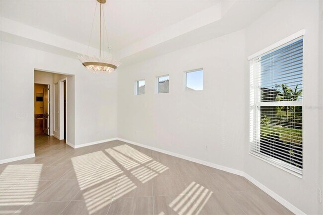 Building Photo - 12655 Wellen Golf St