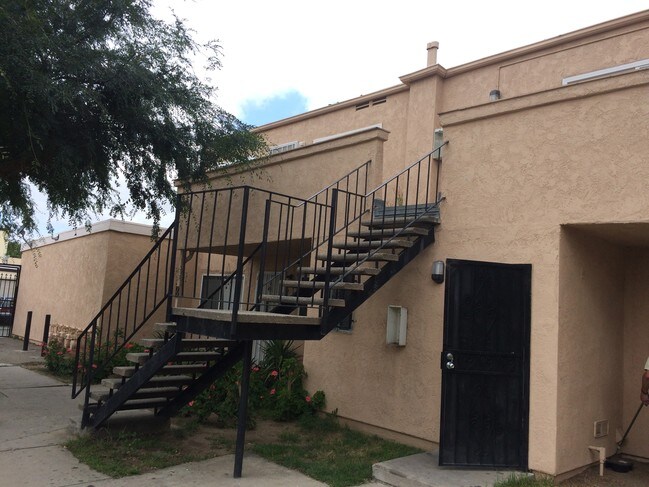 Building Photo - 1042 N Verde Ave