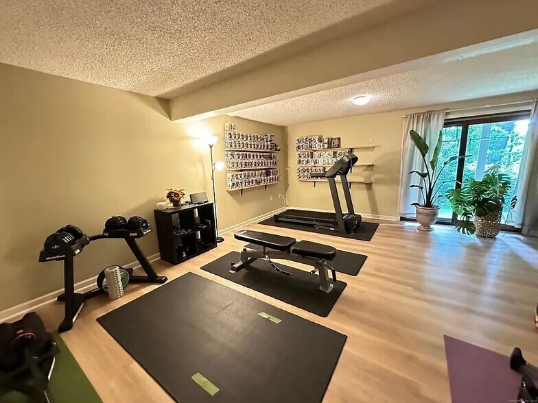 Building Photo - 675 Townsend Ave