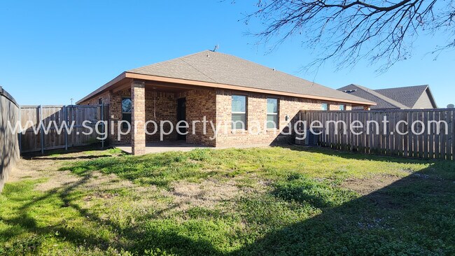 Building Photo - 931 Robineta Ln