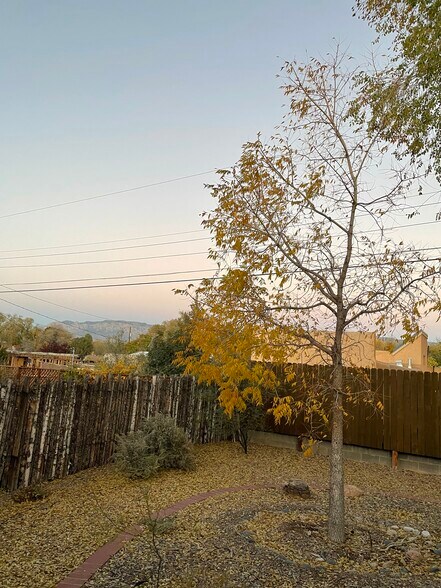 Building Photo - 732 Loma Vista Dr NE