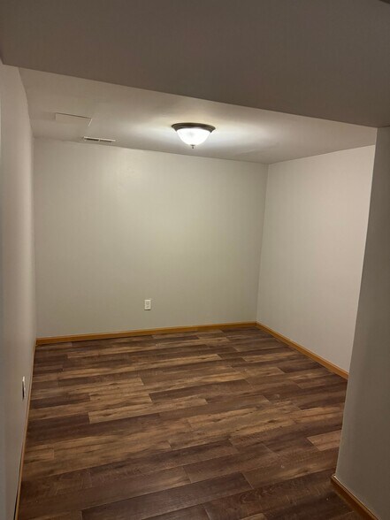 Building Photo - 7118 N Bull Creek Rd