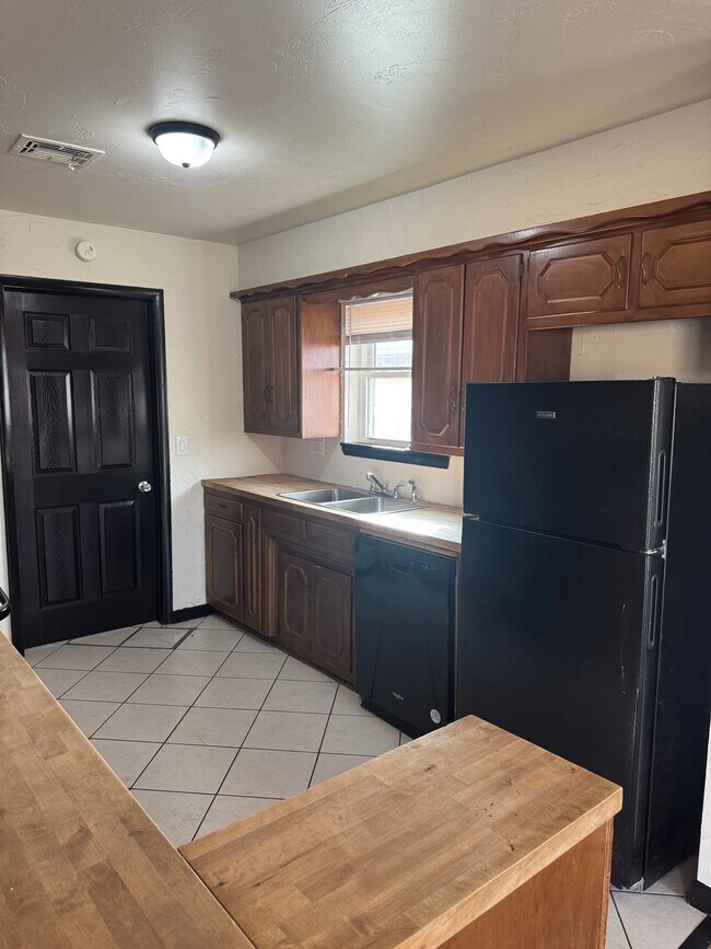 Building Photo - 145 Ann Arbor