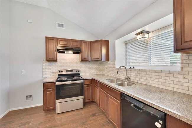 Building Photo - 2502 Ewell Dr