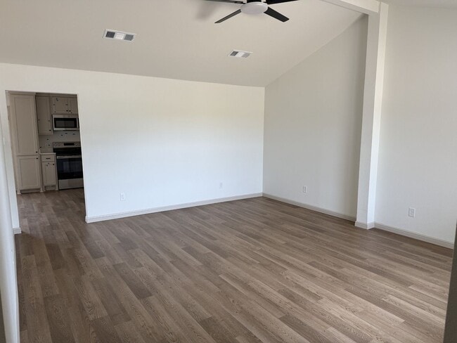 Building Photo - 402 N Nolan River Rd