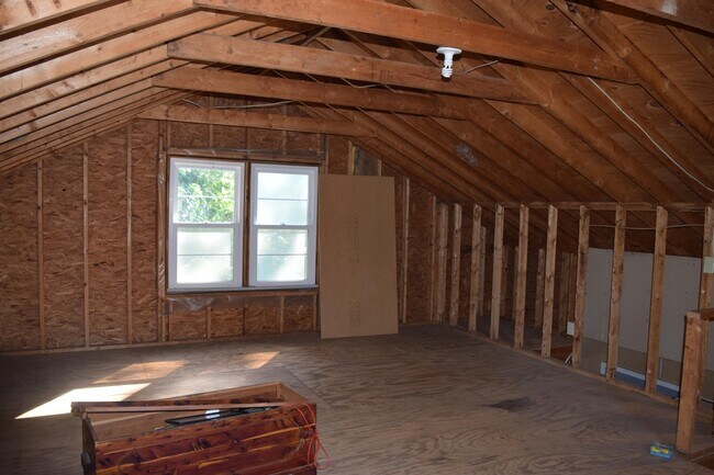 Building Photo - 310 La Salle Ave