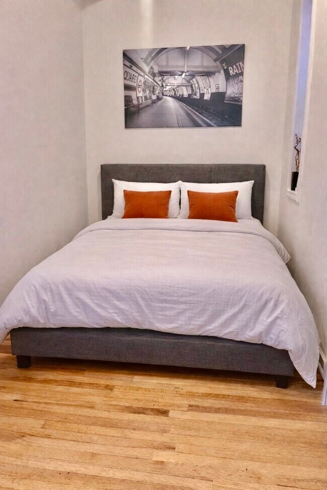 Building Photo - 1421 W Huron St