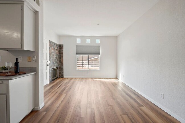 Building Photo - SD: Stunning 3BD/2.5BA Townhome in Imperial Beach with Ocean Views, Rooftop Patio & In-Unit Laundry