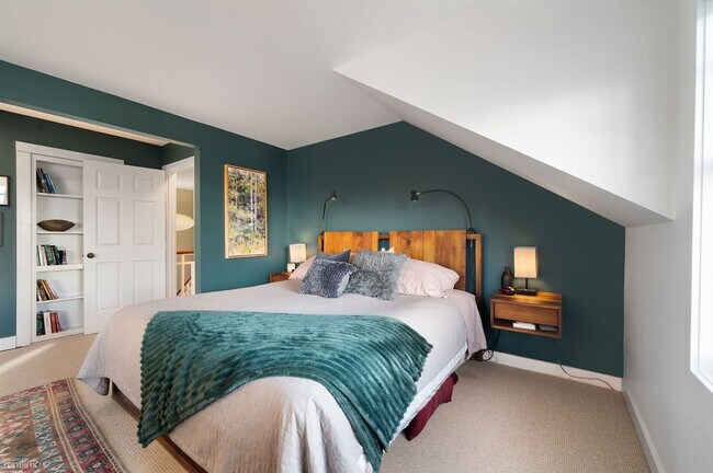 Building Photo - 5 br, 3.5 bath House - 903 Lakeside Avenue...