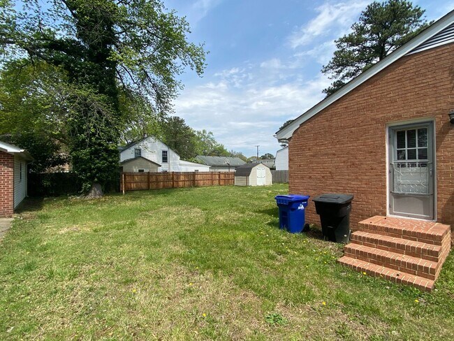 Building Photo - 4306 Race St