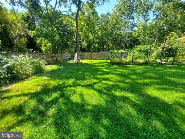 Building Photo - 20960 Capilano Ct