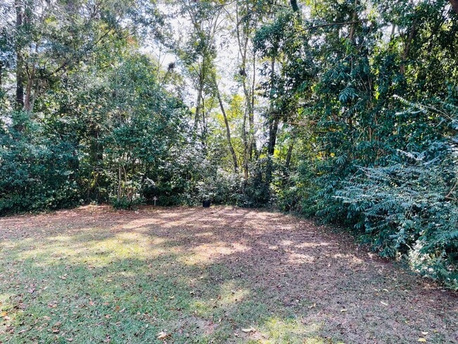 Building Photo - Midtown Charmer