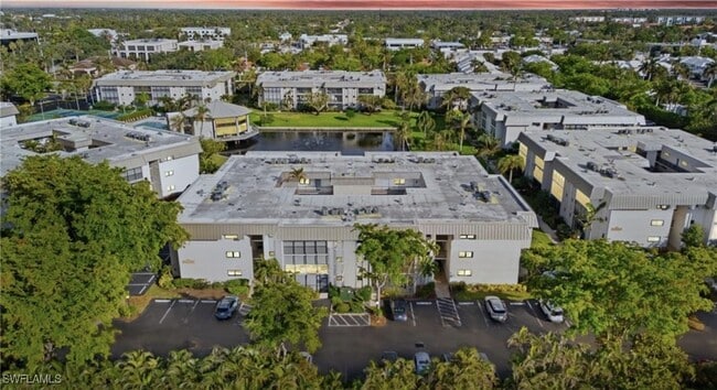 Building Photo - 788 Park Shore Dr