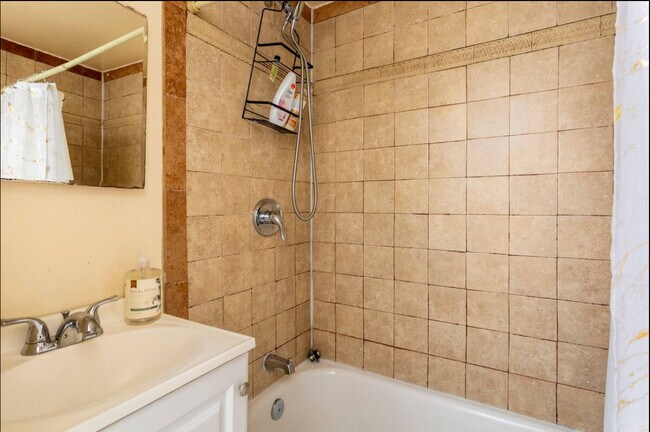 Building Photo - 8114 Fallow Dr