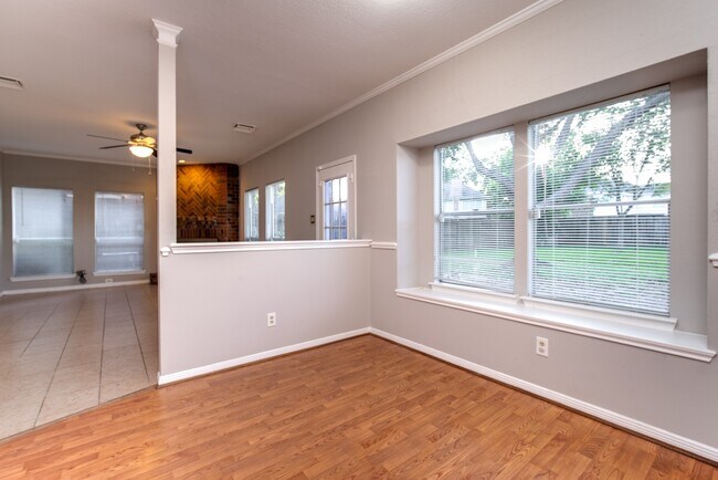 Building Photo - 2710 Double Lake Dr