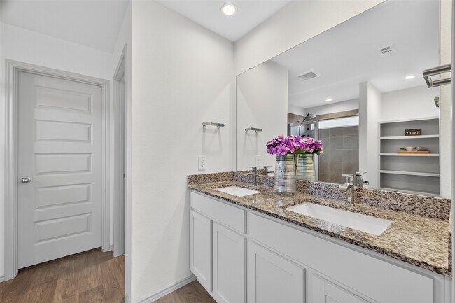 Building Photo - 9721 Chelsea St