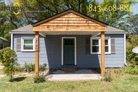 Building Photo - 2 bedroom 1 bath Cute bungalow in Riverlan...
