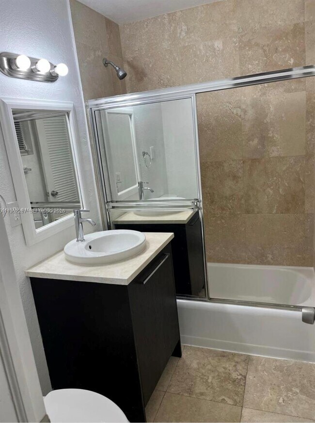 Building Photo - 6028 SW 27th St