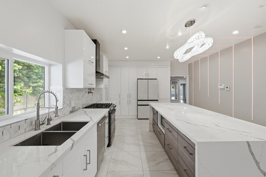 Building Photo - 8647 Corbin Ave