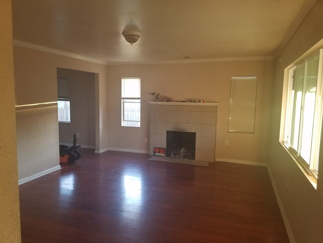 Building Photo - 916 Sonoma Ave