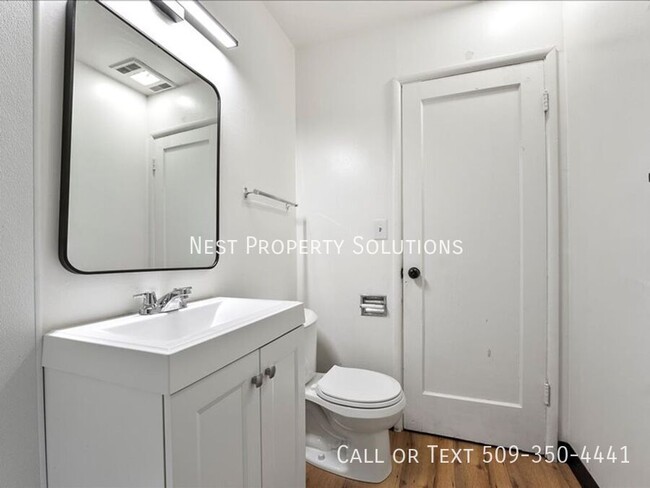 Building Photo - 1211 Vandenburg Ave