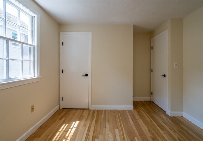 Building Photo - 10 Colburn St