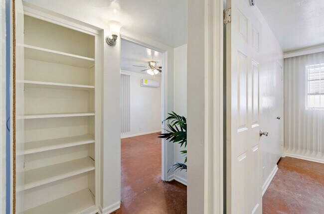 Building Photo - Recently Remodeled Gem! Steps Away from U of A Main Campus!