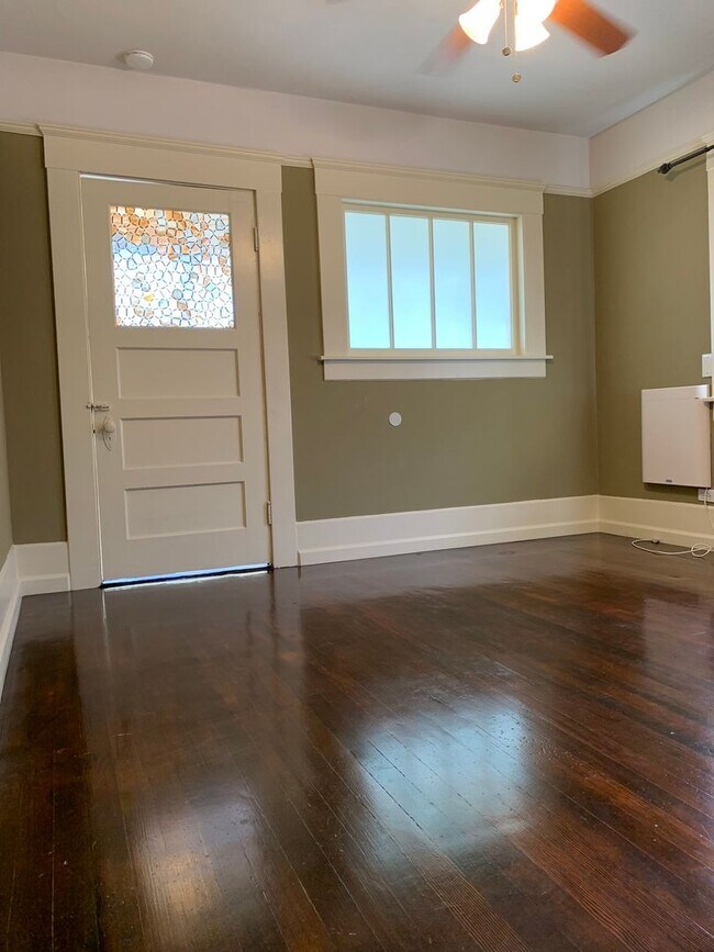 Building Photo - Old World Charm in Cortez Hills!