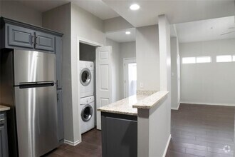 Building Photo - Newly Renovated Two Bedroom Condo in Oak Lawn