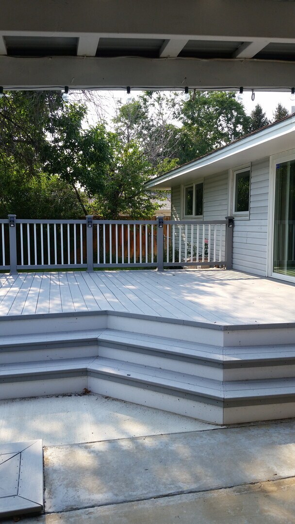 Building Photo - WEST END CHARMER! PERFECT HOME FOR ENTERTA...