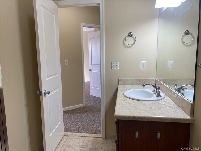 Building Photo - 11 Nicole Ct