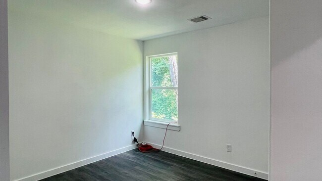 Building Photo - ? Brand-New Unit – 3 Bedrooms, 2.5 Bathroo...