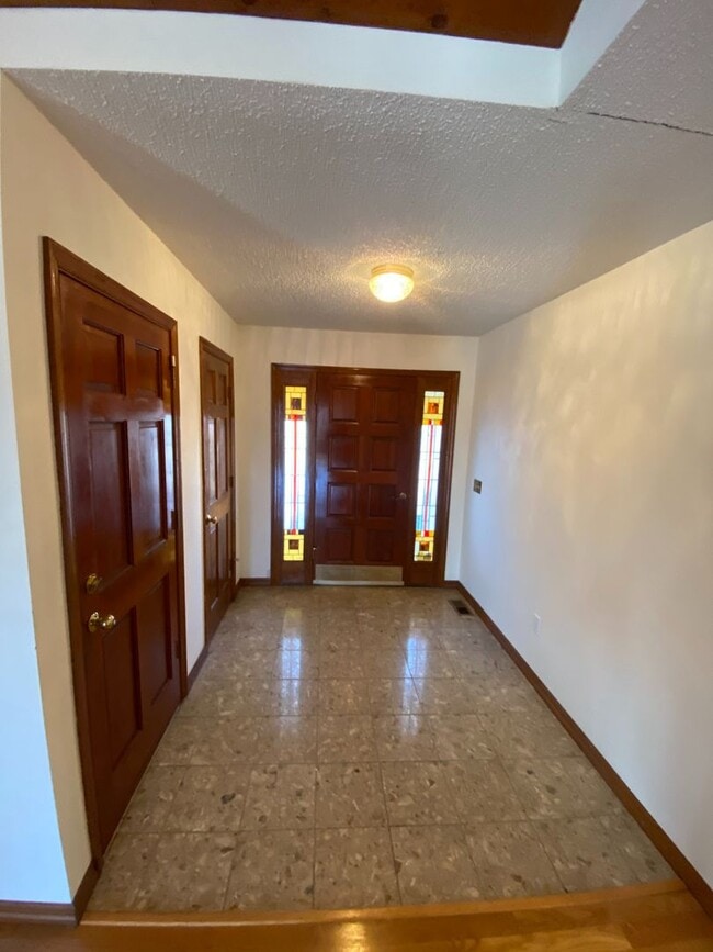 Building Photo - 2 Bed 2 Bath Home in Whites Creek. 20 minu...