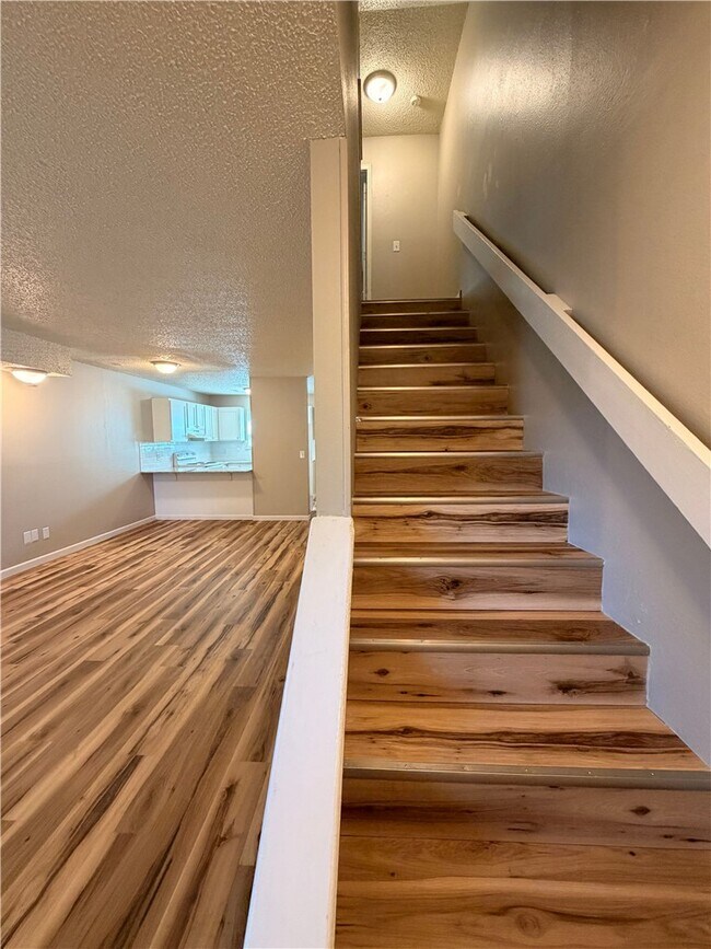Building Photo - 506 N Betty Jo Dr