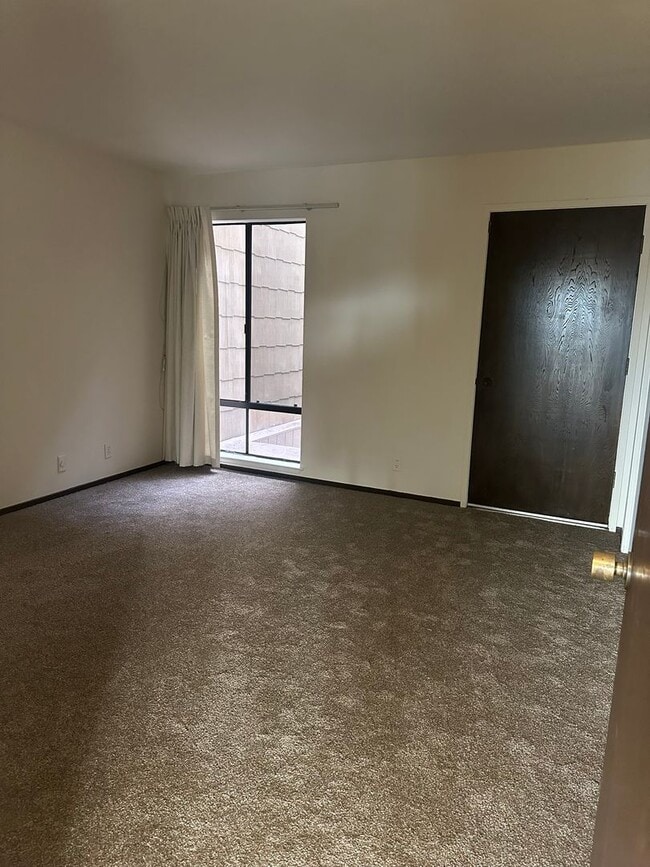 Building Photo - 273 S Parkview Ave