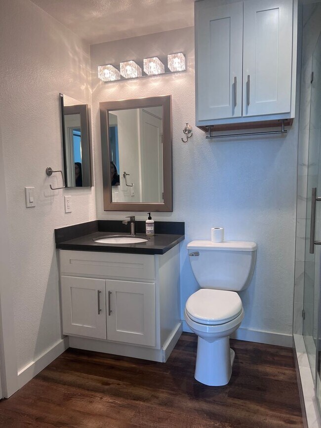 Building Photo - Spacious 1 Bedroom with Tons of Light, High Ceilings & Full Size Washer/Dryer Inside