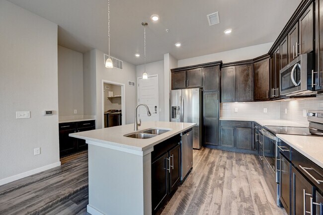 Building Photo - $2,150- 2 Bed, 2 Bath Condo in Littleton w...