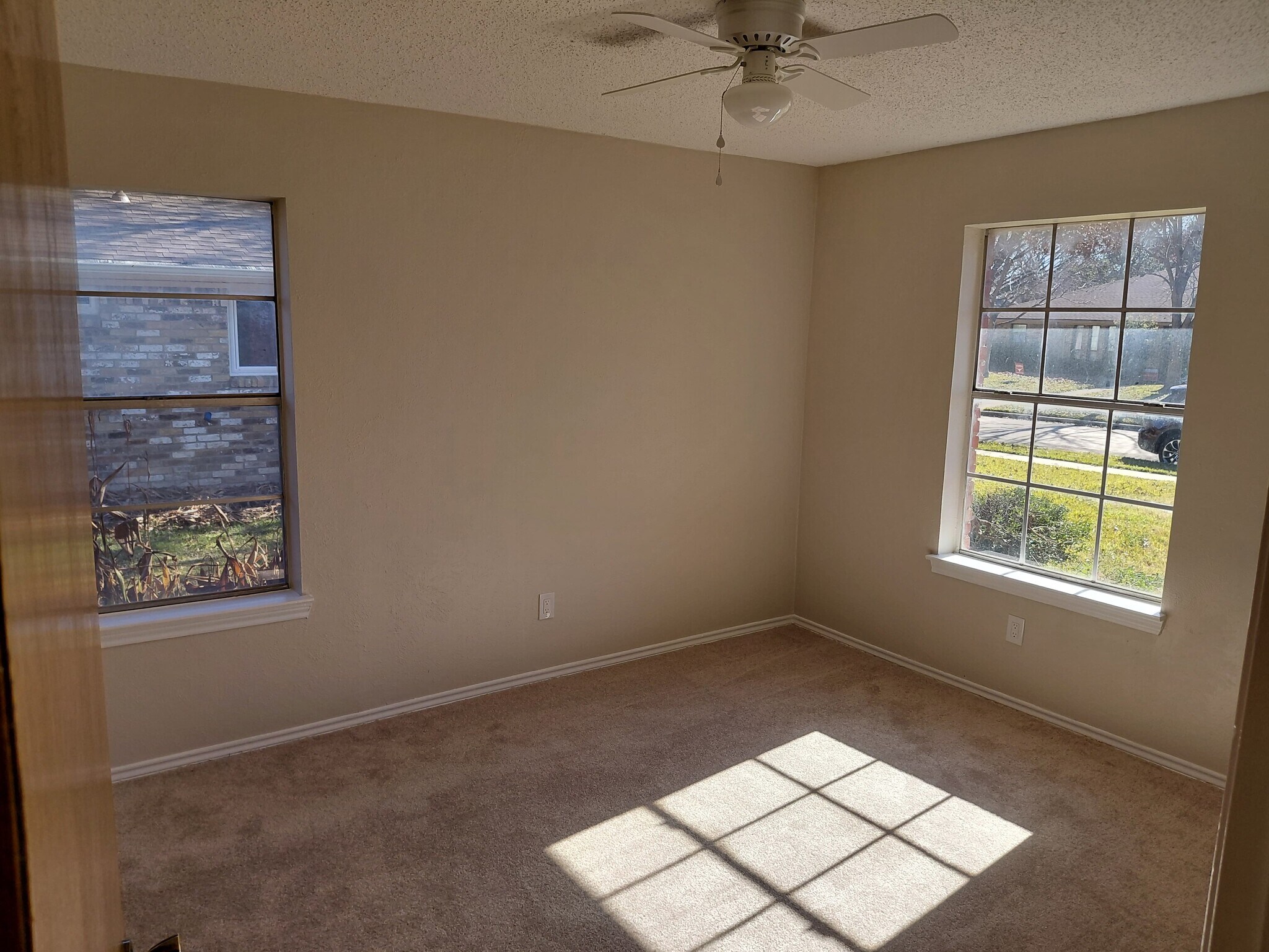 Building Photo - 3305 Lynbrook Dr